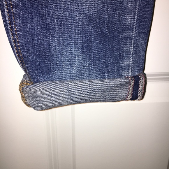 AE light washed distressed Tomgirl jeans - Picture 3 of 8